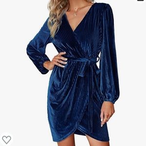 Blue velvet dress! Great for parties !